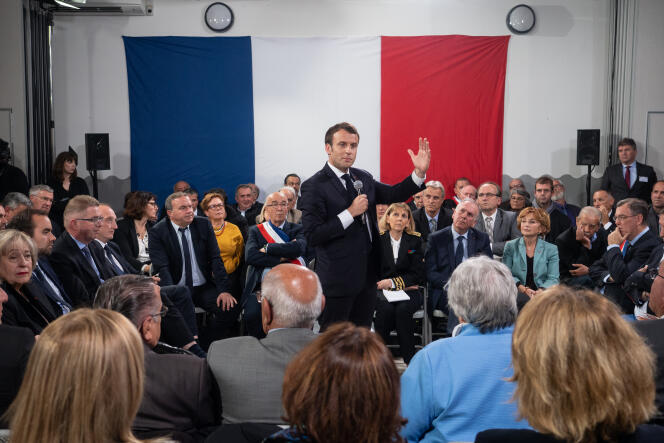 Emmanuel Macron lors de son dernier grand débat à Cozzano (Corse-du-Sud), le 4 avril.