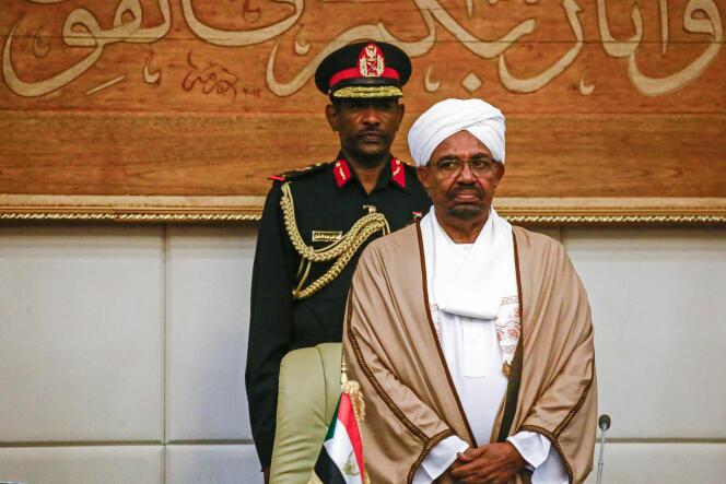 Omar Al-Bachir, président destitué par l’armée le 11 avril 2019, ici photographié un mois plus tôt, à Khartoum.