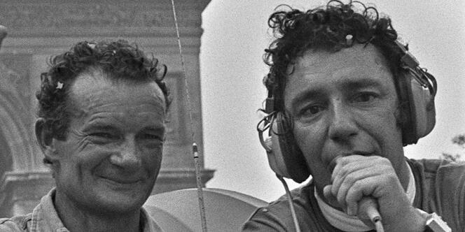 Hubert Wayaffe (à droite) interroge Eric Tabarly en 1976 sur les Champs-Elysées.