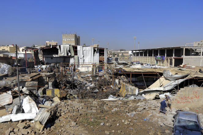 Le district de Jeraf, à Sanaa, après une attaque aérienne sur une usine de plastique, le 10 avril 2019.