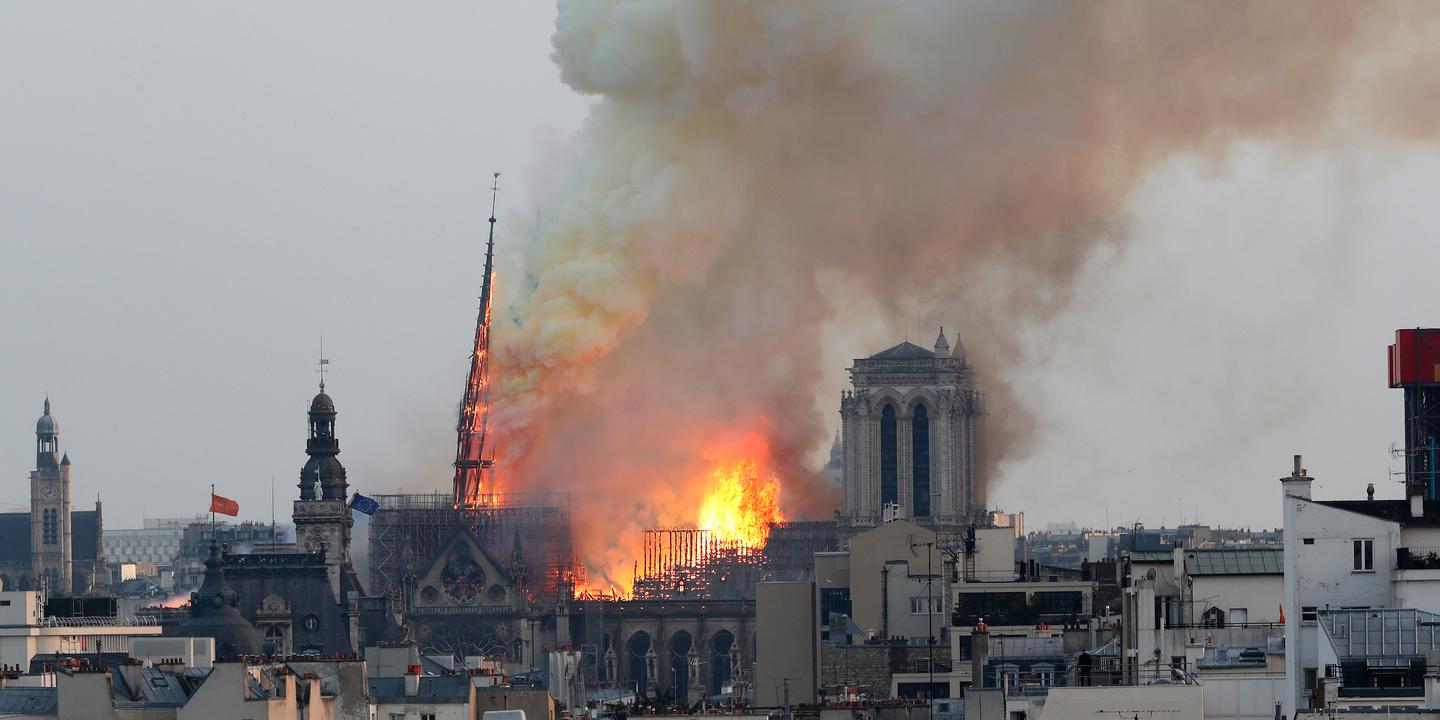 Notre Dame De Paris Videos De L Incendie