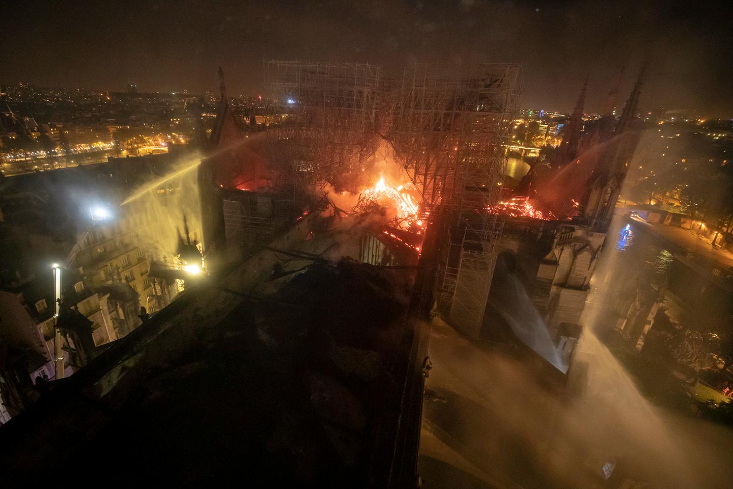 Image accompanying Y a-t-il eu deux départs de feu lors de l'incendie de Notre-Dame de Paris ?