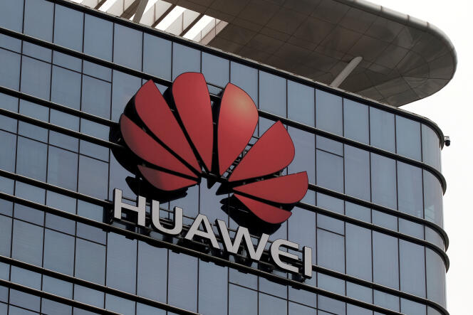 « Ouvrir la porte à Huawei en acceptant sa participation aux enchères pour les fréquences 5G c’est ouvrir la porte au capitalisme d’Etat chinois et accepter un nouveau déséquilibre dans nos relations commerciales. » (Photo: logo de l’entreprise à Dongguan, en Chine, en mars).