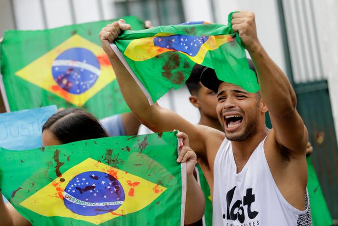 Manifestation des proches d’Evaldo dos Santos Rosa, tué de 80 coups de feu par les soldats de l’armée brésilienne, à Rio de Janeiro, le 10 avril.