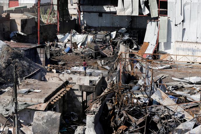 Le district de Jeraf, à Sanaa, après un bombardement aérien, le 10 avril.