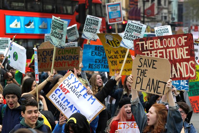 Demonstration in London on the first day of an "International Week of Rebellion" to denounce the climate crisis on April 12.