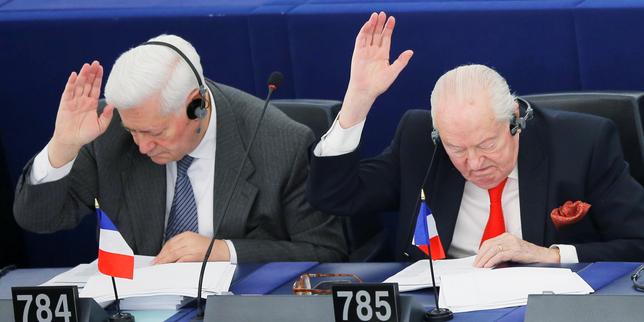 Emplois fictifs présumés : Jean-Marie Le Pen mis en examen