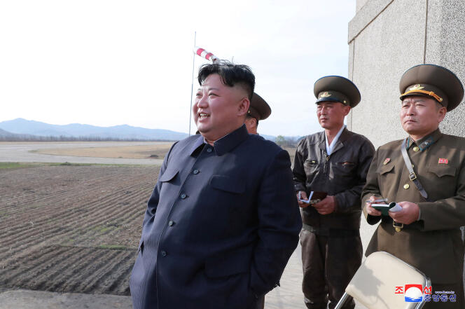 Le dirigeant nord-coréen Kim Jong-un a supervisé le test d’une arme « tactique », le 16 avril, selon l’agence de presse officielle du régime KCNA.