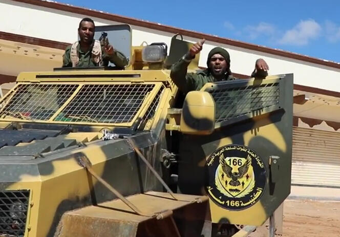 Des combattants de l’Armée nationale libyenne du maréchal Khalifa Haftar, dans la banlieue sud de Tripoli, le 16 avril 2019.