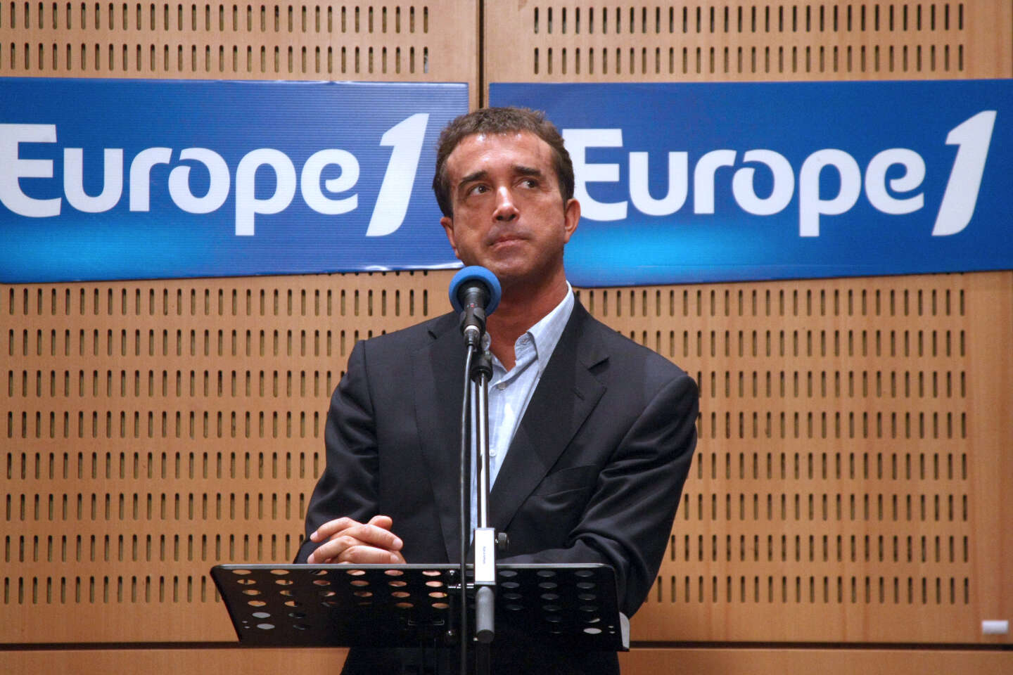 Europe 1 : une motion de défiance contre Arnaud Lagardère adoptée