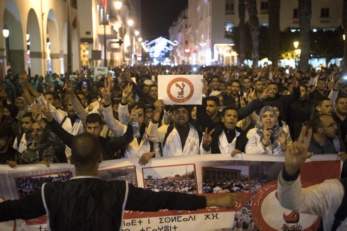 Manifestazione 23 Marzo a Rabat giovani insegnanti che denunciano la precarietà della loro situazione dall'inizio del mese.