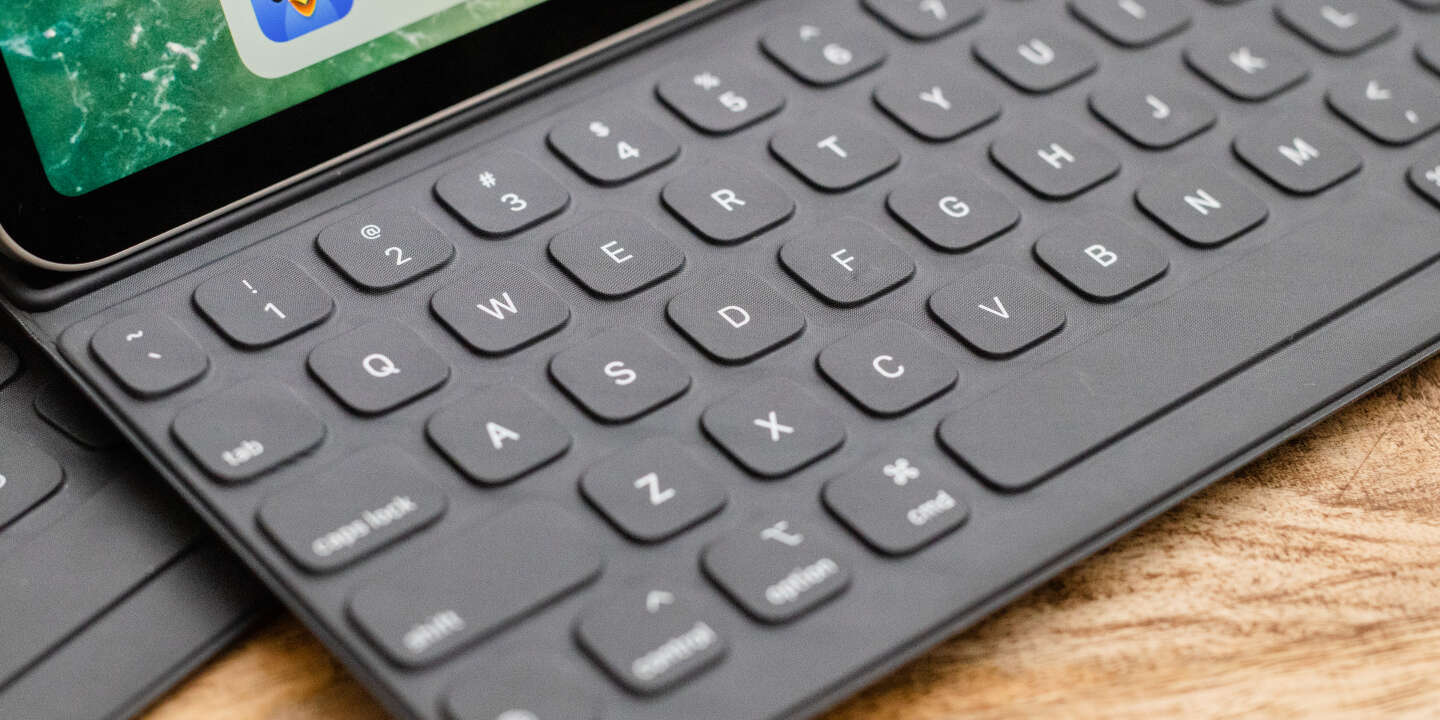 Eastcoo Clavier compatible avec iPad Pro 12,9 5ème génération 2021//4ème génération 2020 QWERTZ PU Folio Étui avec support amovible TouchPad 7 LED rétroéclairage clavier Bluetooth Gris