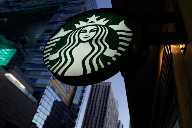 « Starbucks, qui a démarré son programme en 2014, est à l’avant-garde d’un effort de formation dans lequel se sont engagées de multiples compagnies. » (Photo: Starbucks, Los Angeles, 2018).
