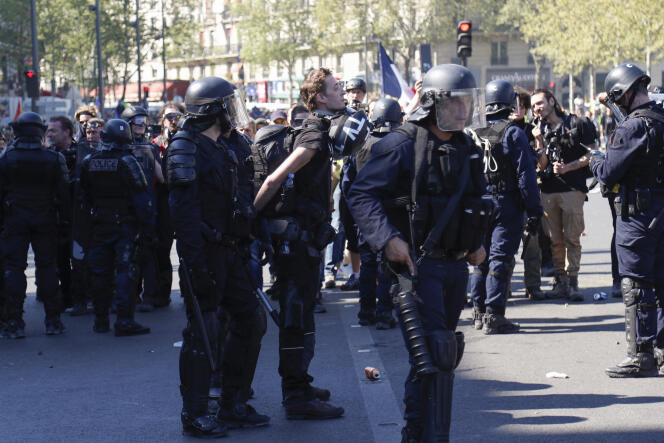Gaspard Glanz, lors de son arrestation, le 20 avril, en marge d’une manifestation des « gilets jaunes »