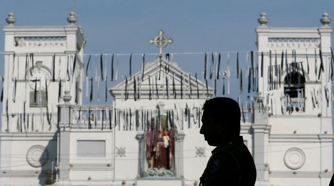 Trois minutes de silence ont été observées mardi 23 avril, en hommage aux victimes . Ici devant l’église Saint-Antoine de Colombo, frappée par une attaque.