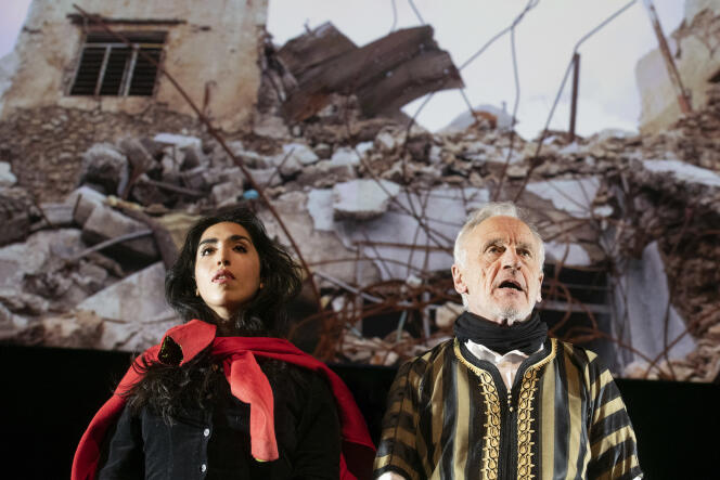 Susana AbdulMajid et Johan Leysen dans « Oreste à Mossoul », d’après « L’Orestie », d’Eschyle. Texte : Milo Rau.