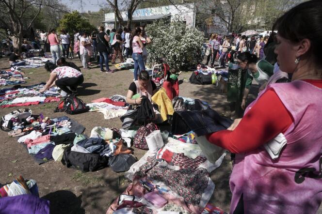 Marché de troc à Monte Grande, dans la province de Buenos Aires, le 21 septembre 2018. Les marchés de troc ont émergé en Argentine comme manière d’échapper à l’inflation.