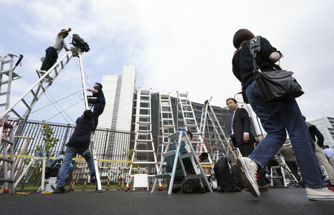 Les médias japonais et  internationaux attendent, encore une fois, la sortie de prison de l’ex-PDG.