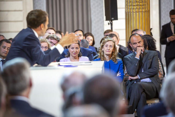 Edouard Philippe pendant la conférence de presse d’Emmanuel Macron à l’Elysée à Paris, le 25 avril.