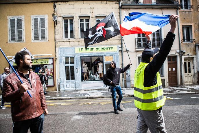 A Dijon Depuis Vingt Quatre Semaines Gilets Jaunes Et