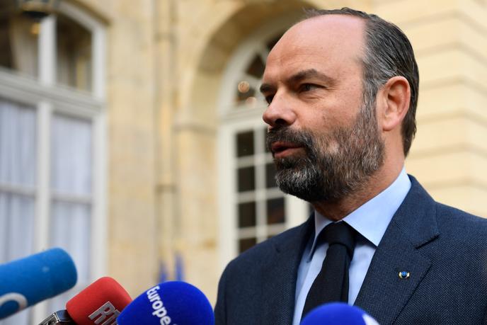 Le premier ministre, Edouard Philippe, à son arrivée à Matignon, lundi 29 avril, où il anime un séminaire gouvernemental pour définir le calendrier des mesures annoncées par le président de la République lors de sa conférence de presse jeudi 25.