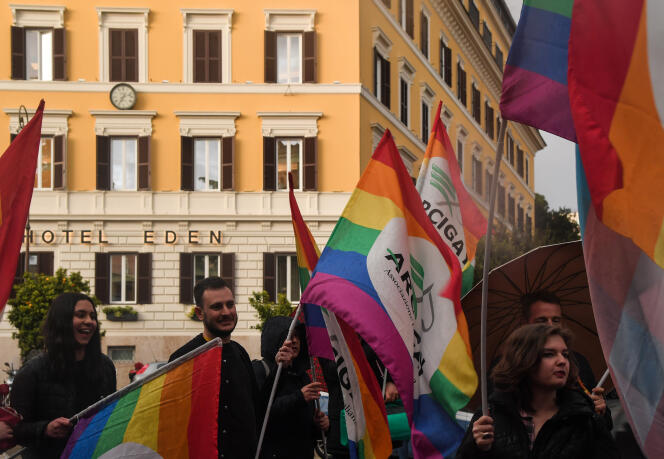 Appel au boycott, le 14 avril 2019 à Rome, de l’hôtel Eden, détenu par le sultanat du Brunei, pour pour protester contre la nouvelle législation du pays d’Asie du Sud-Est qui prévoit la peine de mort en cas d’homosexualité ou d’adultère.