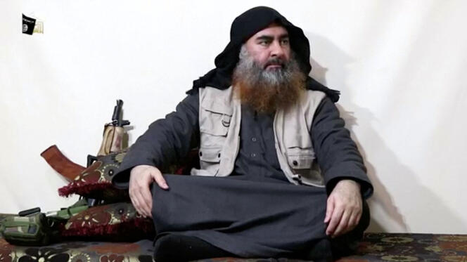 Un homme ressemblant à Abou Bakr Al-Baghdadi apparaît dans une vidéo diffusée le 29 avril par l’organe de propagande de l’EI, Al-Fourqan.