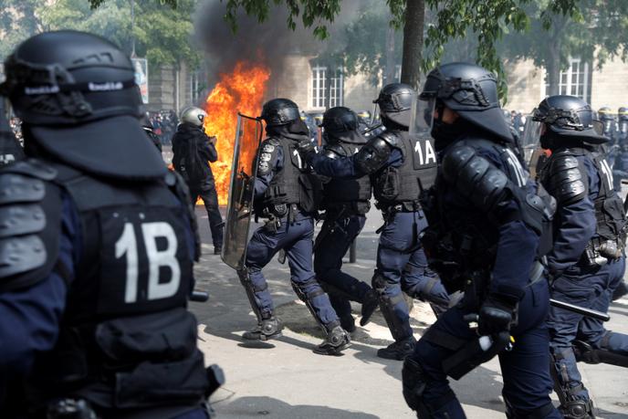 Des fonctionnaires de police à Paris, le 1er mai.
