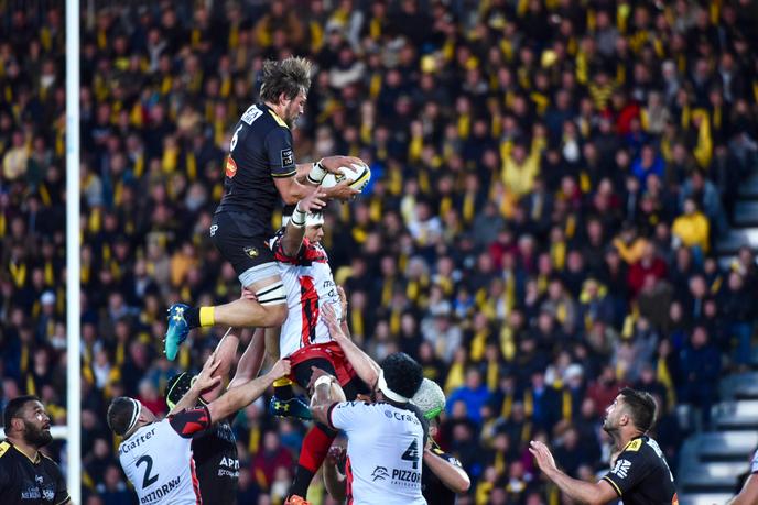 À l'arrière-plan, le stade public Marcel-Deflandre à La Rochelle-Toulon, le 4 mai.