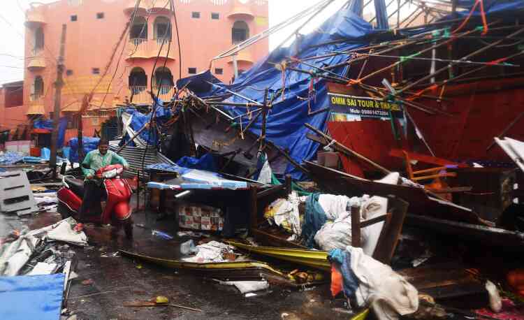 Le cyclone a tué au moins huit personnes dans l’est de l’Inde et une autre au Bangladesh. « Environ 160 personnes ont été blessées à Puri », a précisé un responsable des secours à l’Agence France-Presse.