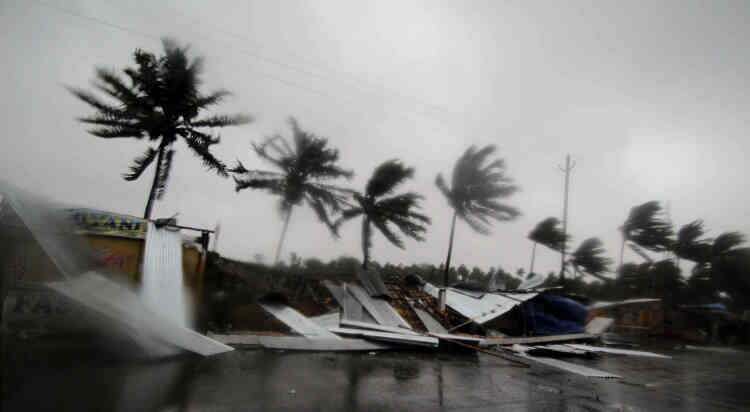 Le monstre météorologique, avec des vents dépassant 200 km/h, a touché l’est de l’Inde, dont la ville de Puri, vendredi, dans l’Etat de l’Odisha (46 millions d’habitants).