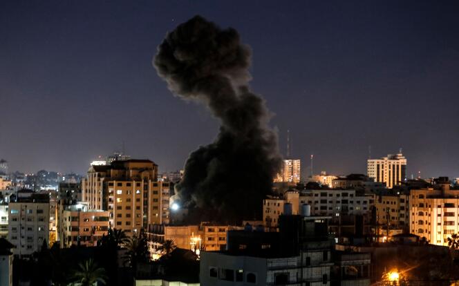 Raid aérien israélien sur la ville de Gaza, le 4 mai, en réaction aux tirs d’un barrage de roquettes sur Israël par des activistes gazaouis.