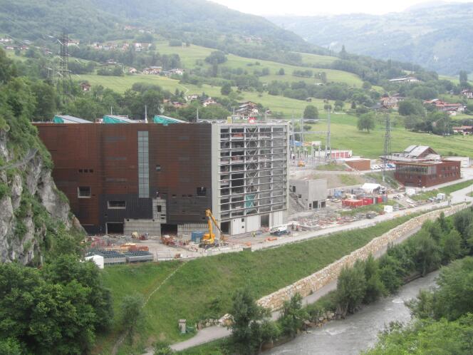 La centrale hydroélectrique de  La Coche (Savoie),  pendant les travaux d’installation d’une turbine supplémentaire, en mai 2018.