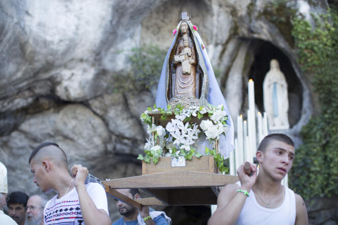 Le documentaire « Lourdes » suit une liste hétéroclite de pèlerins.