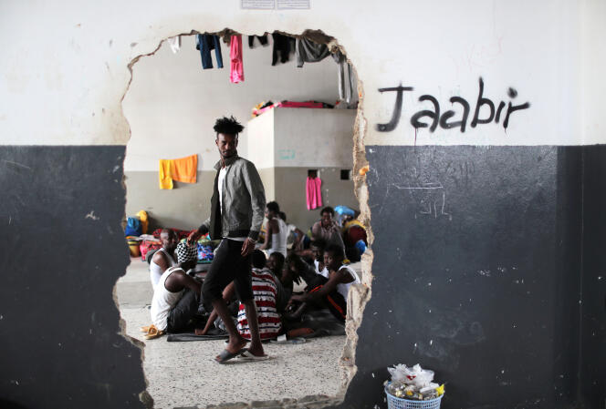Dans un centre de migrants de Tadjourah, près de Tripoli, le 24 avril.