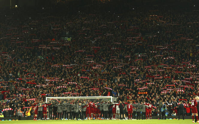 Liesse des supporteurs après la victoire contre le FC Barcelone en demi-finale de la Ligue des Champions, le 7 mai à Liverpool (Royaume-Uni).