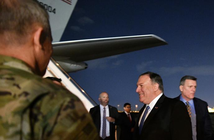 Le secrétaire d’Etat américain Mike Pompeo à son arrivée à Bagdad, en Irak, le 7 mai.