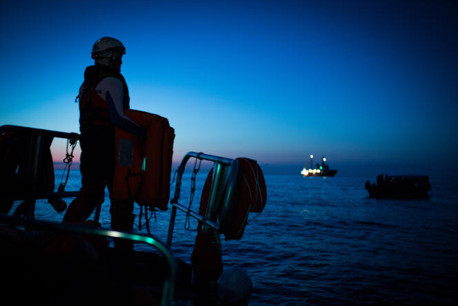 L’ « Aquarius » vient en aide à des migrants en mer Méditerranée, le 24 septembre 2018.