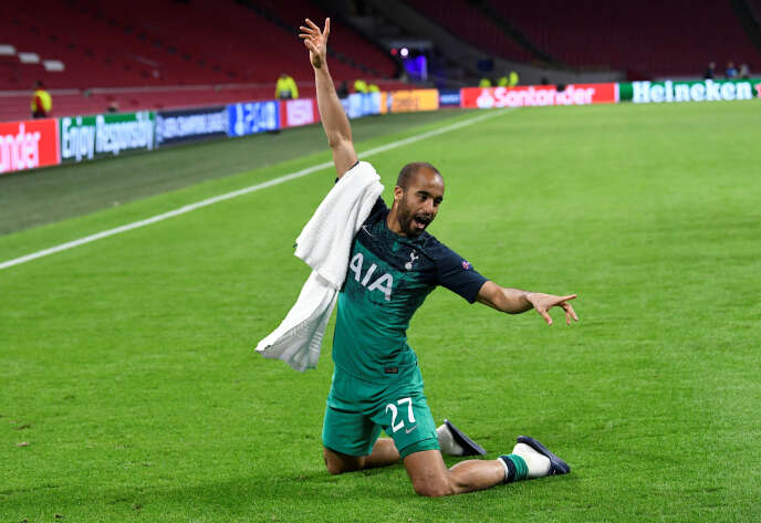 Lucas Moura célèbre la qualification de Tottenham sur la pelouse de l’Ajax Amsterdam, jeudi 08 mai.