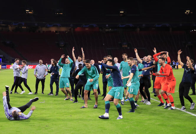 La célébration des joueurs de Tottenham après leur qualification épique pour la finale, à Amsterdam, le 8 mai.