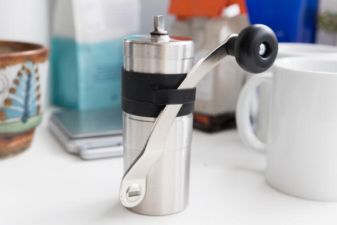 Pour les petits budgets, le moulin à café manuel Porlex Mini produit une mouture satisfaisante.