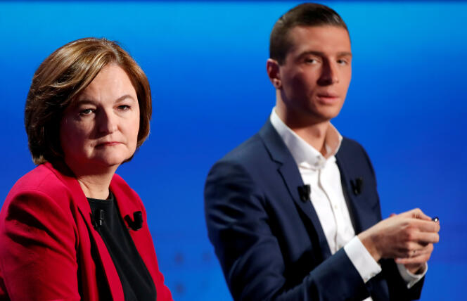 Nathalie Loiseau, tête de liste de la majorité, et Jordan Bardella, son rival du Rassemblement national, lors d’un débat télévisé à Paris, le 4 avril.