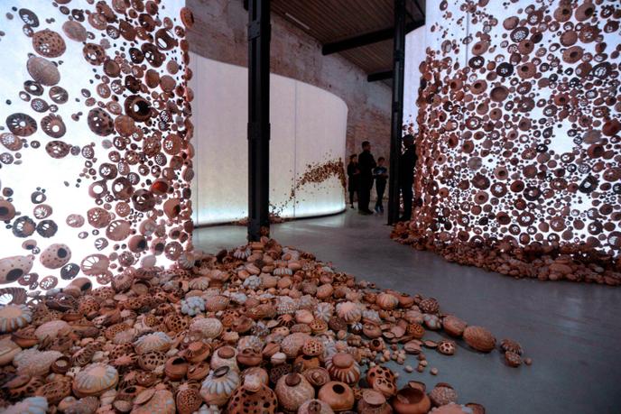 Une oeuvre de l’artiste Zahran Al Ghamdi, exposée au paviollon de l’Arabie saoudite, à l’occasion de la Biennale d’art contemporain de Venise, le 10 mai 2019.