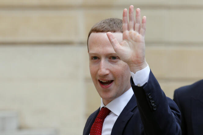 Le PDG de Facebook, Mark Zuckerberg, à son arrivée à l’Elysée pour une rencontre avec le président de la République, Emmanuel Macron, le 10 mai 2019.