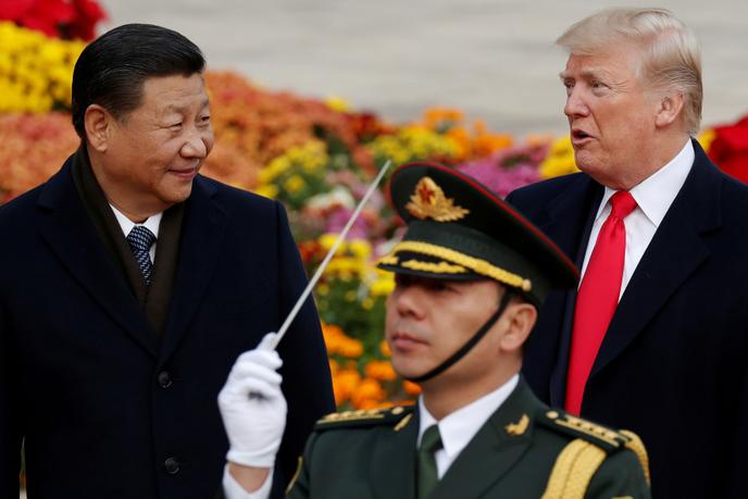 Le président des Etats-Unis, Donald Trump (à droite), et son homologue chinois, Xi Jinping, à la Grande Halle de Pékin, en novembre 2017.