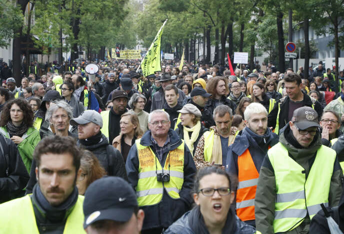 Le cortège de « gilets jaunes » à Paris, pour l’acte XXVI, le 11 mai.