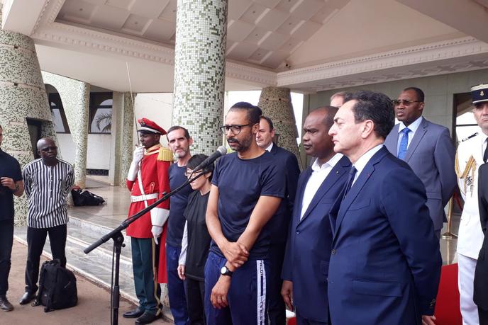 Patrick Picque et Laurent Lassimouillas, à Ouagadougou, lors d’une rencontre avec le président burkinabé Roch Kaboré, le samedi 11 mai 2019.