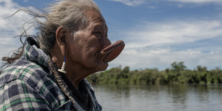 Peixoto de Azevedo, Mato Grosso, Brazil, 21 april 2019:
Raoni Metuktire in the village Metuktire. The report of Le Monde accompanied a trip of Raoni, starting from the urban center of the city of Peixoto de Azevedo to the Metuktire village on the banks of the Xingu River. The cacique is a Brazilian indigenous leader of the Kayapó ethnic group. He is known internationally for his struggle to preserve the Amazon and indigenous peoples.
Photo: Avener Prado