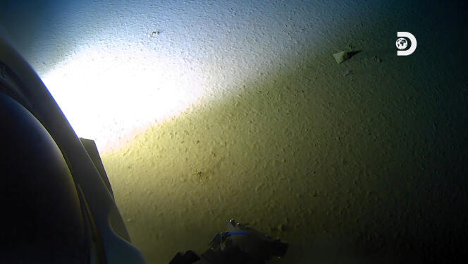 La présence d’objets créés par l’homme à quelque onze kilomètres de profondeur a été prouvée par le sous-marin  « DSV Limiting Factor », lors d’une plongée réalisée le 1er mai.