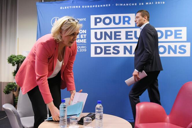 La présidente du Rassemblement national Marine Le Pen et le candidat du parti aux élections européennes Jordan Bardella, le 15 avril, à Strasbourg.